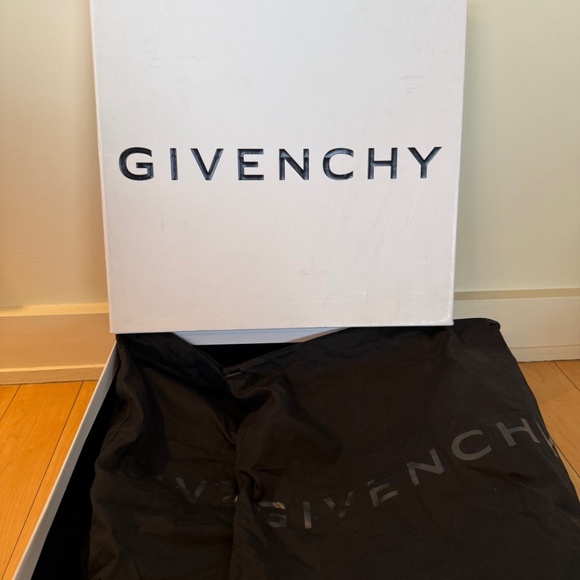 New Givenchy Squared Chelsea Ankle Boots Black Leather in size 38 - Picture 9 of 10